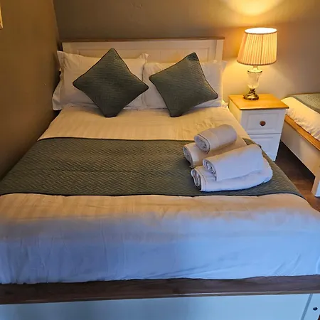 Bounty Bar Guest house Trim